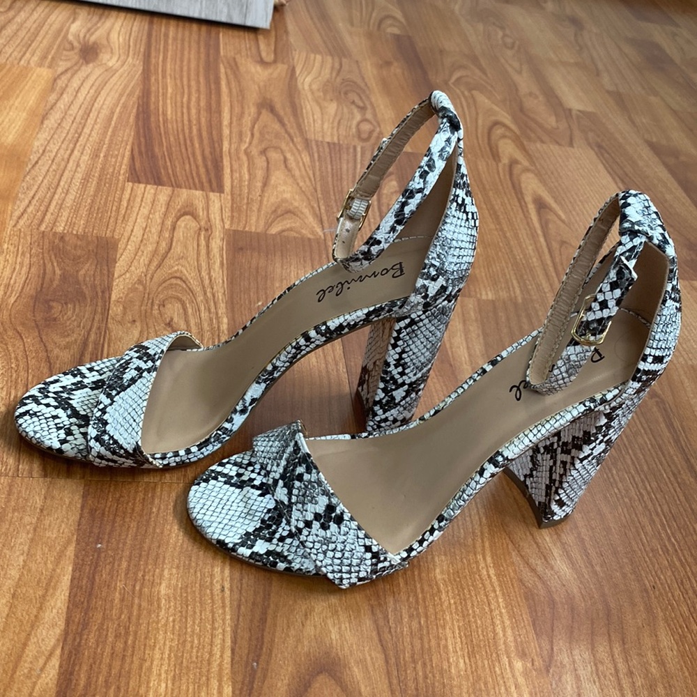 Bonnibell Snake Print Heels. Size 6.5. 4 inch heels. *like new*